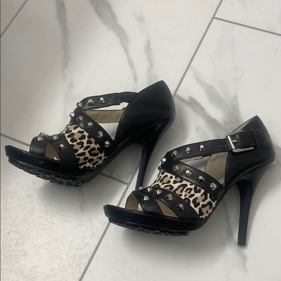 Michael Kors Black Stiletto Heels with Animal Print and Silver Details Sz 5.5 - Picture 4 of 9